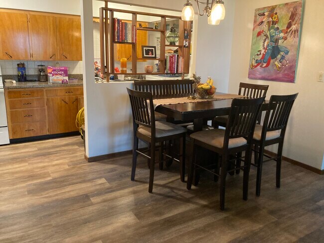Cocina/comedor - 1303 W 13th Ave