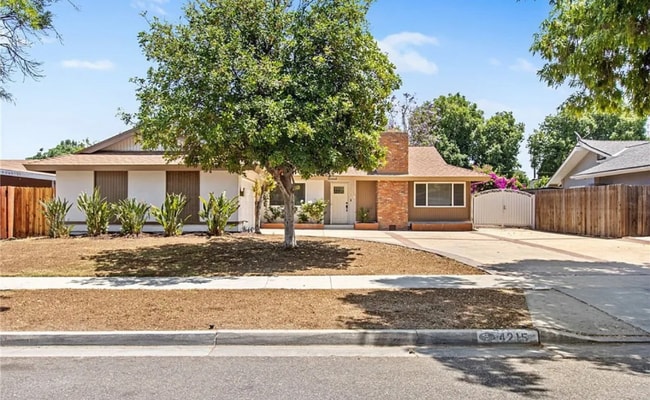 Foto del edificio - 8902 Sherman Dr