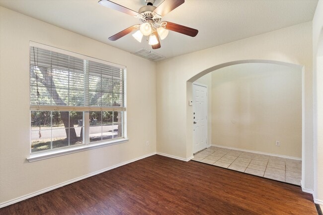 Building Photo - 121 Park Ln