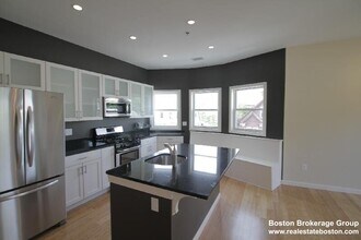 Building Photo - 17 Ashley St