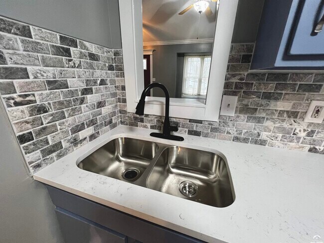 Building Photo - 2627 Prairie Elm Dr