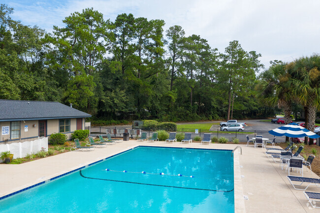 Building Photo - Treehaven