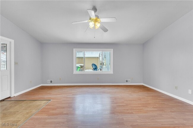 Foto del edificio - 369 E 232nd St