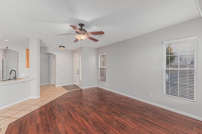 Foto del edificio - 2058 E Flint St