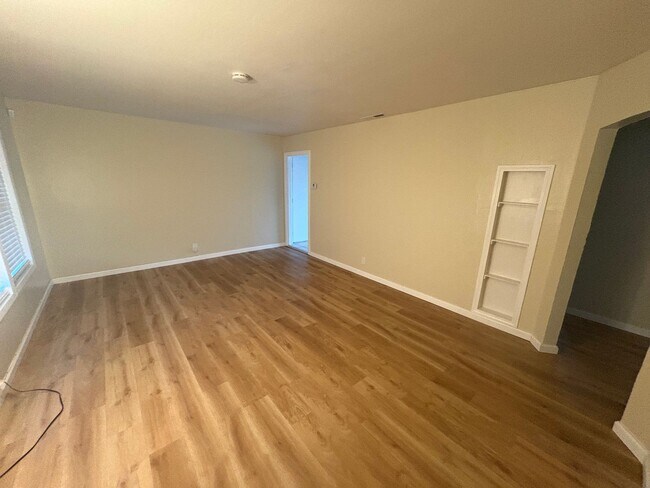 Building Photo - 213 Bay Dr