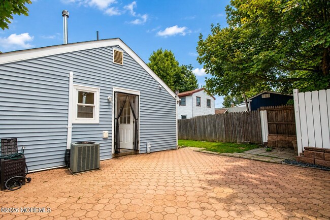Building Photo - 246 Brookside Ave