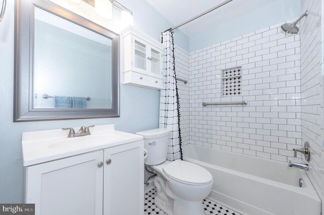 Foto del edificio - 13321 Cloverdale Pl