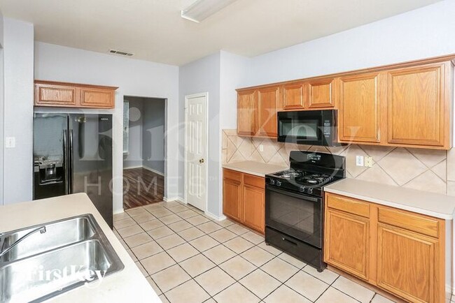 Building Photo - 7949 Greengate Dr