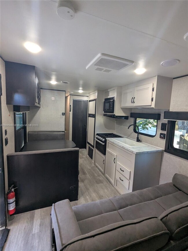 Foto del edificio - 125 NE 184th Terrace