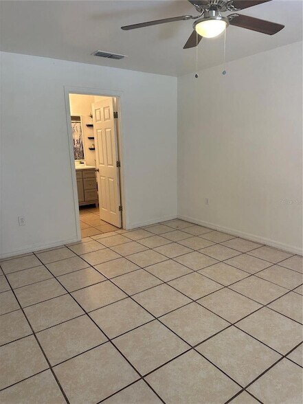 Building Photo - 579 Lagorce Terrace