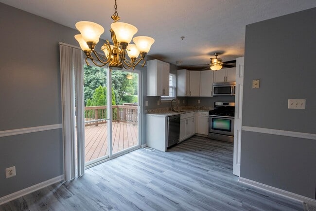 Building Photo - Charming 3Bed/2.5Bath in Constant Friendship neighborhood