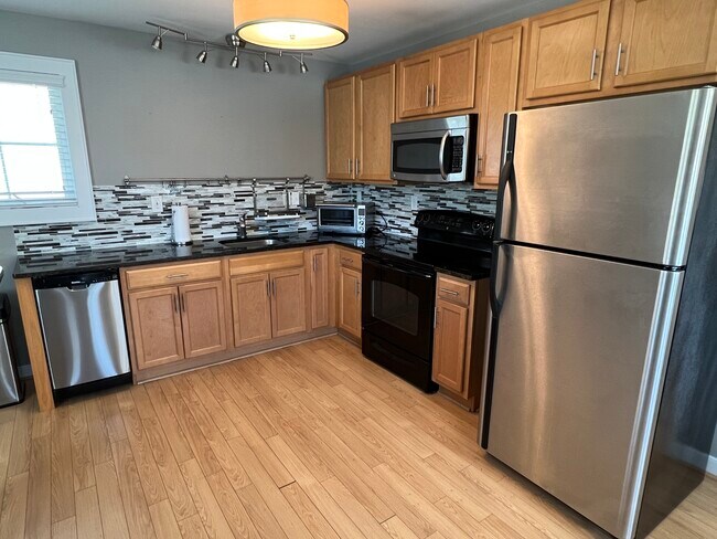 Kitchen - 105 Caty Ln