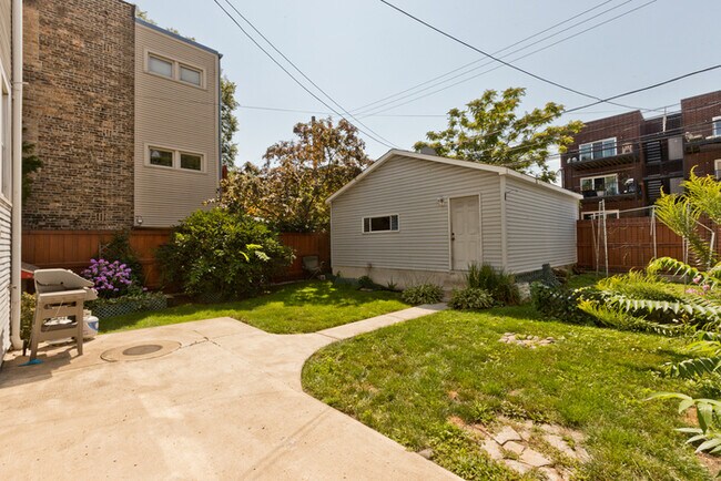 Building Photo - 3830 N Troy St