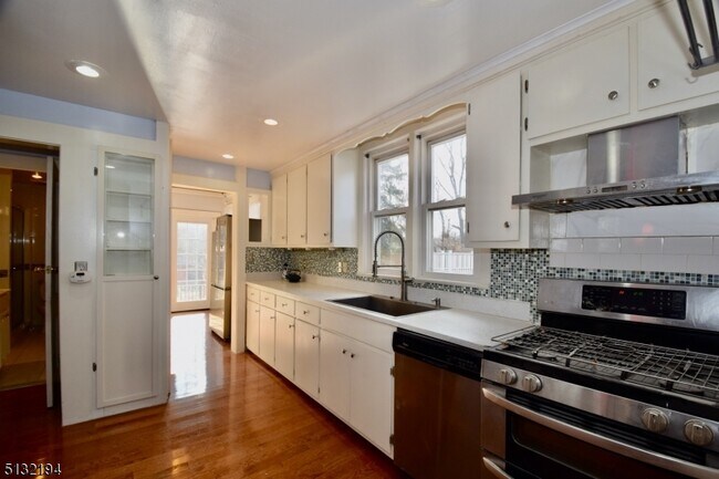 Building Photo - 127 Parkway