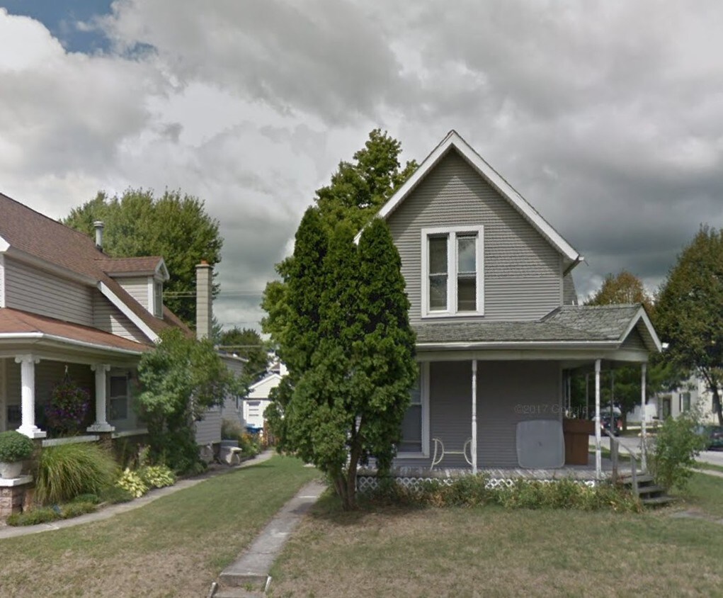 2 bed Lower unit of duplex - 244 W Perry St