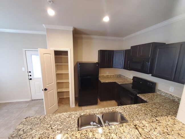Building Photo - 7108 Micayla Cv