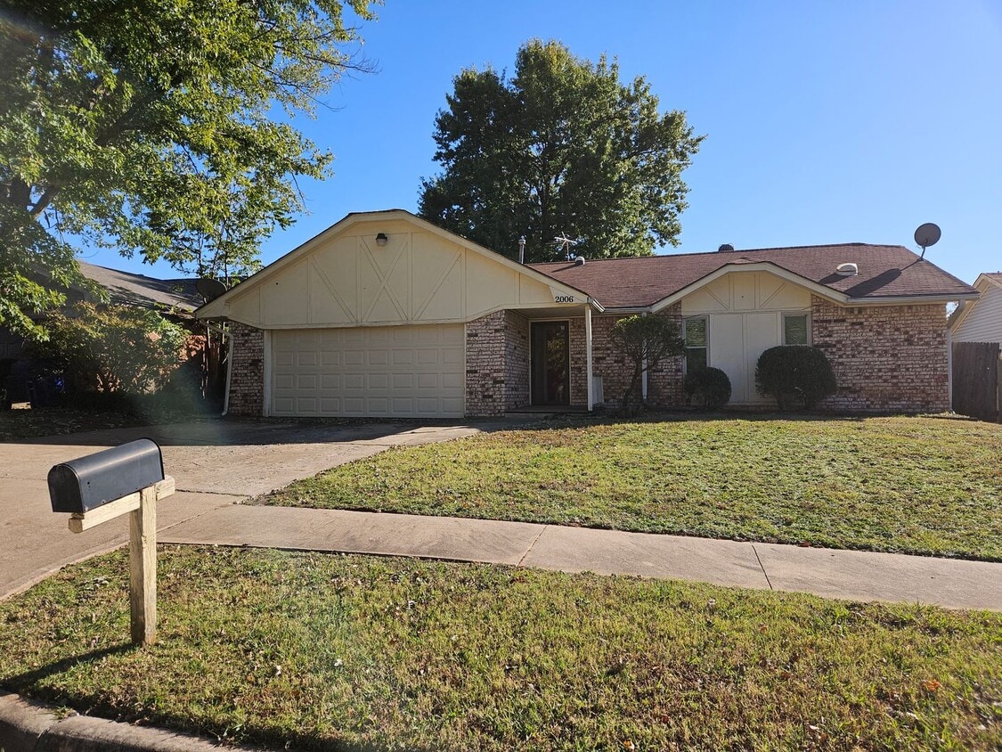 Foto principal - (3) Bed/(2) Bath Avail NOW! Oakhurst Addit...