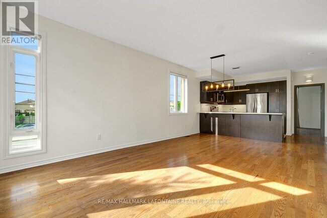 Building Photo - 228 Pembina Private