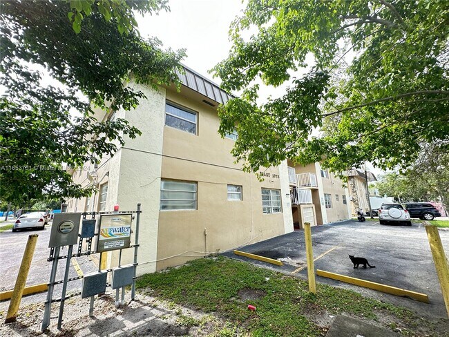 Building Photo - 16118 NE 21st Ave