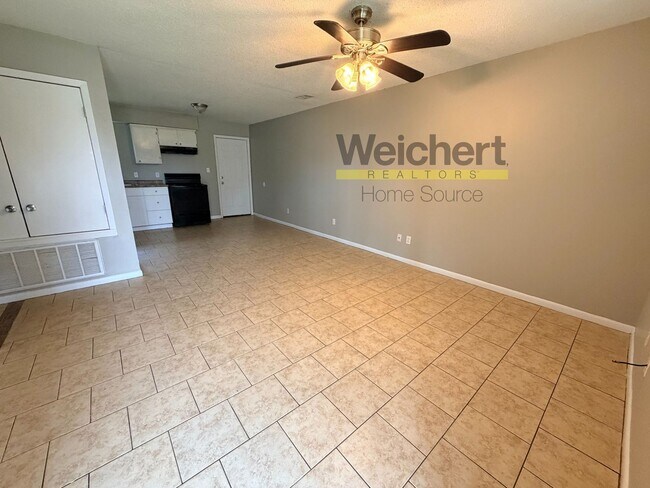 Foto del edificio - 3 bedroom, 2 bath Apartment close to University