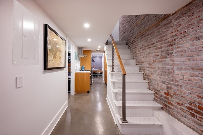 Building Photo - 231 7th St