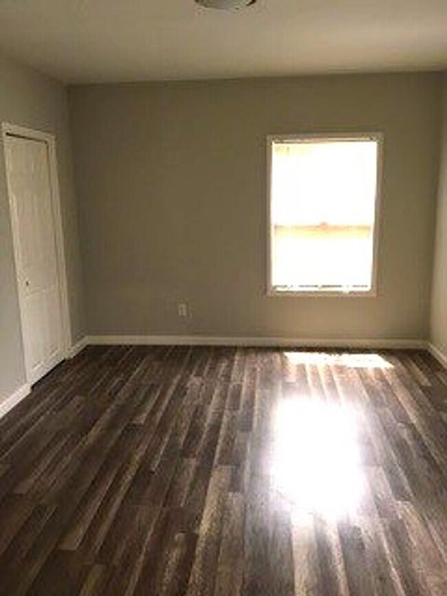 Building Photo - Cozy One Bedroom House Near Downtown Hayward