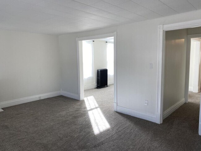 Foto del edificio - 210 Logan Blvd