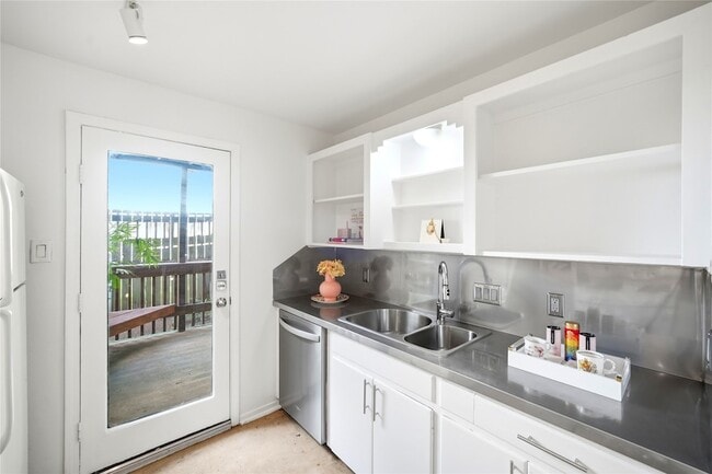 Foto del edificio - 217 E 12th St