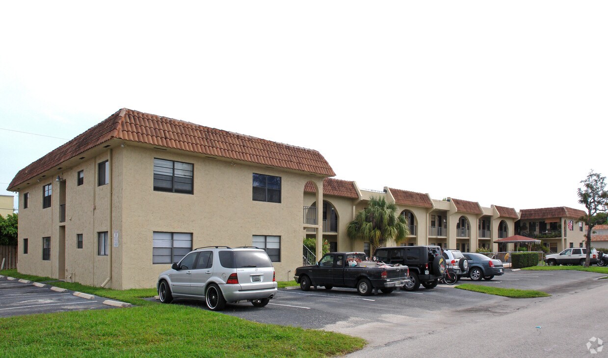 2141 NE 42nd St. - 2141 NE 42nd St