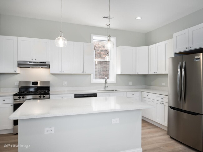 Foto del edificio - 2650 N Sawyer Ave