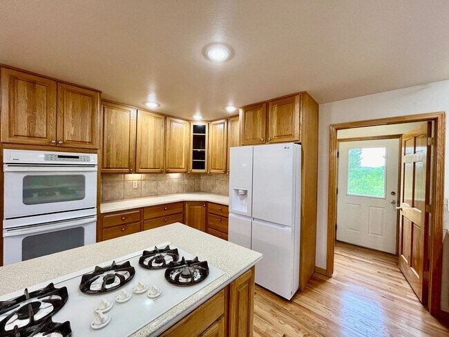 Building Photo - * Rare Find* 5 Bedroom Larkspur Home on 37...
