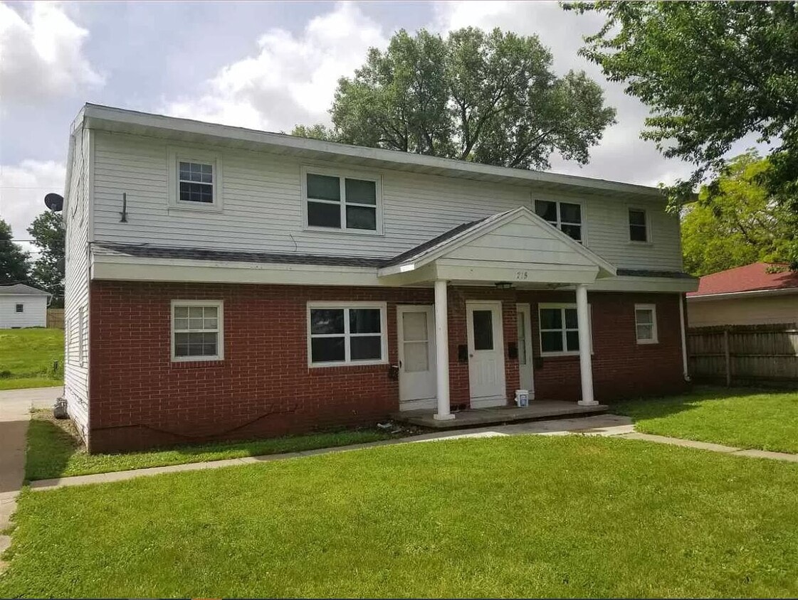 215 Miriam Dr, Waterloo, IA 50702 Apartments in Waterloo, IA