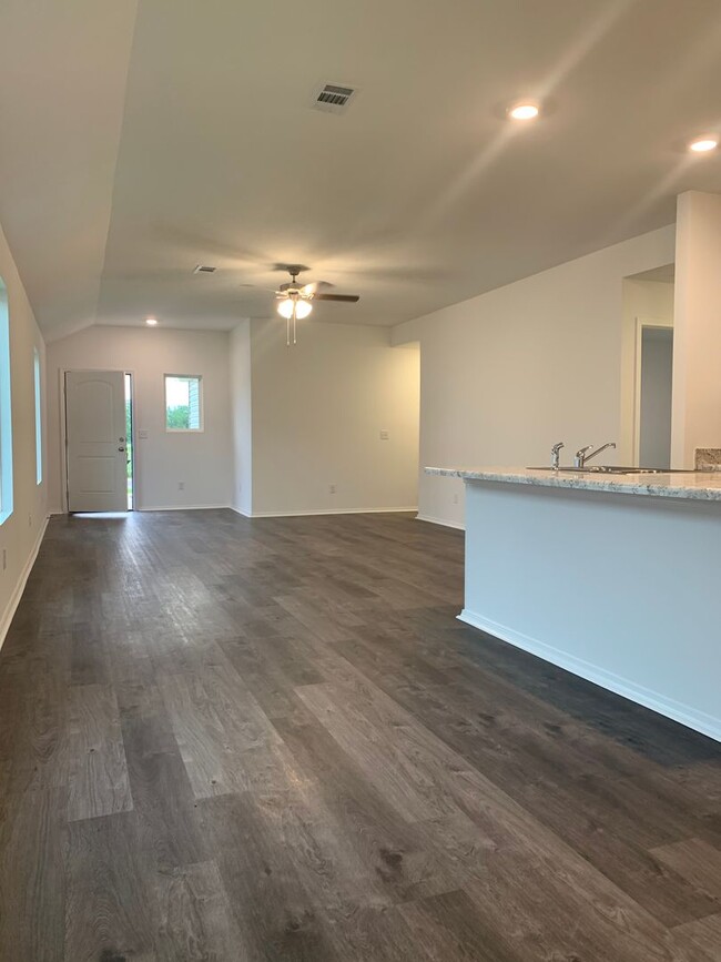 Building Photo - NEW 3 Bedroom home in Valley View School D...