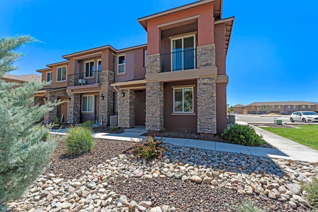 Building Photo - Welcome to this beautiful Carson City townhome available for rent