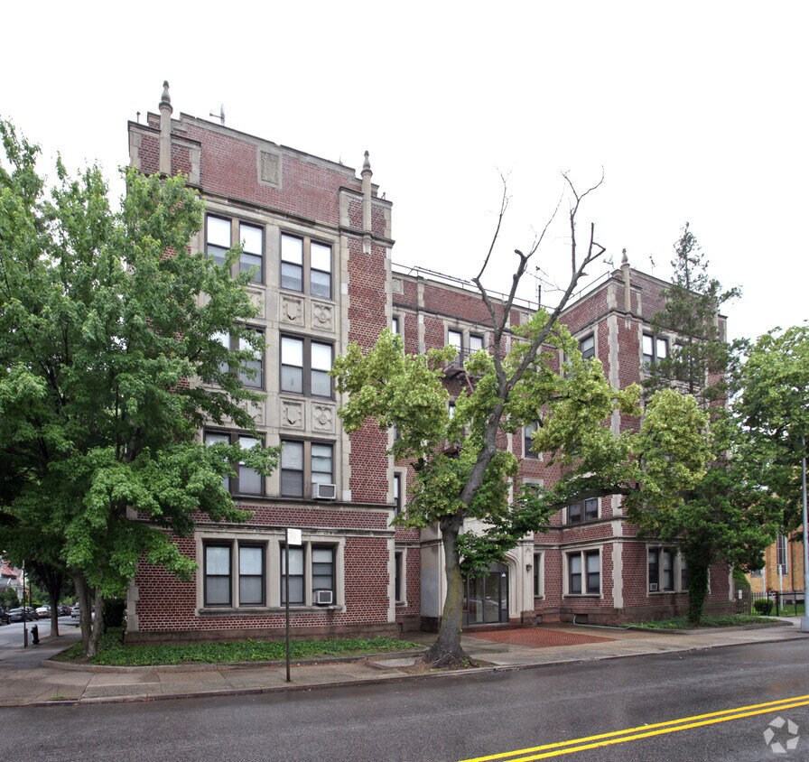 Foto principal - 8116 Ridge Blvd