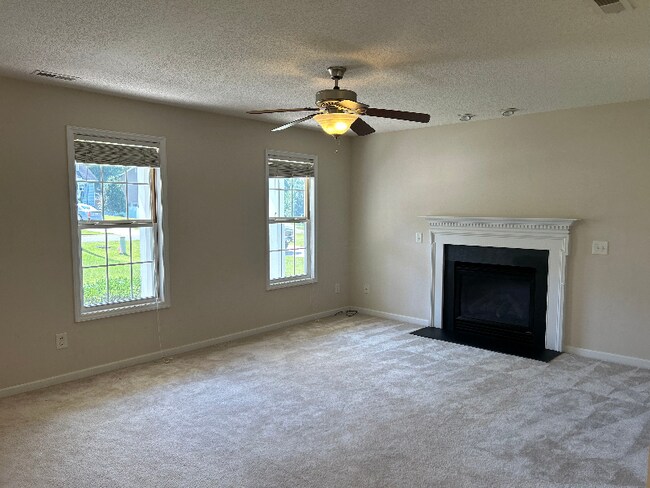 Foto del edificio - 240 Loxley Ln