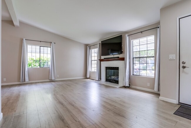 Foto del edificio - 3560 Turquoise Ln