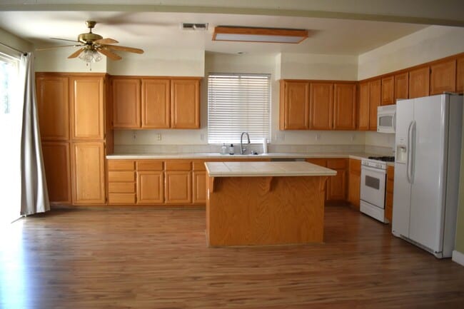 Foto del edificio - Resident Benefit Package Property