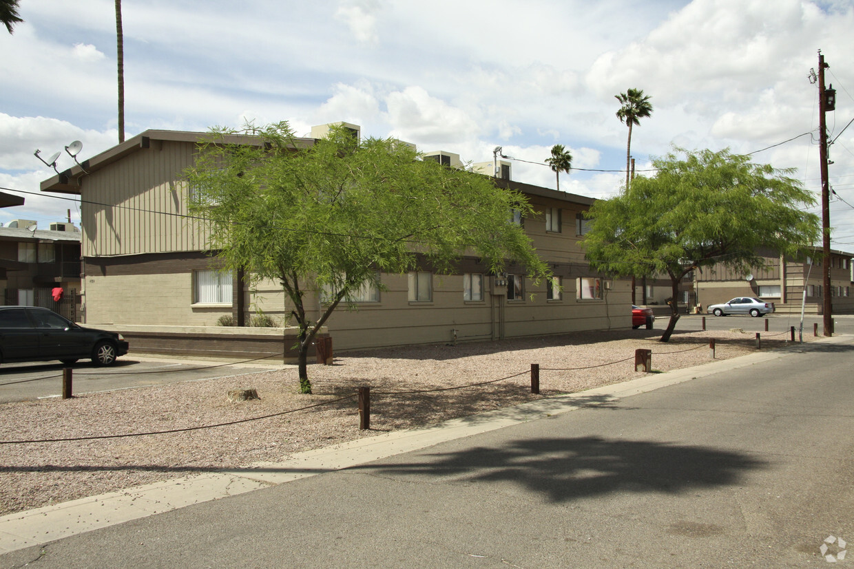 Building Photo - Mission Gardens