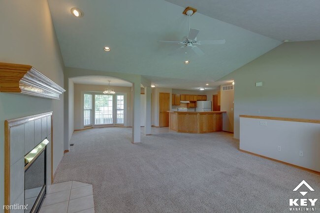 Foto del edificio - 3 br, 2 bath Townhome - 571 N Bristol Ct