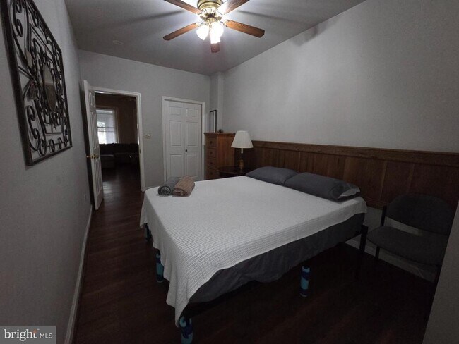Foto del edificio - 302 W 23rd St