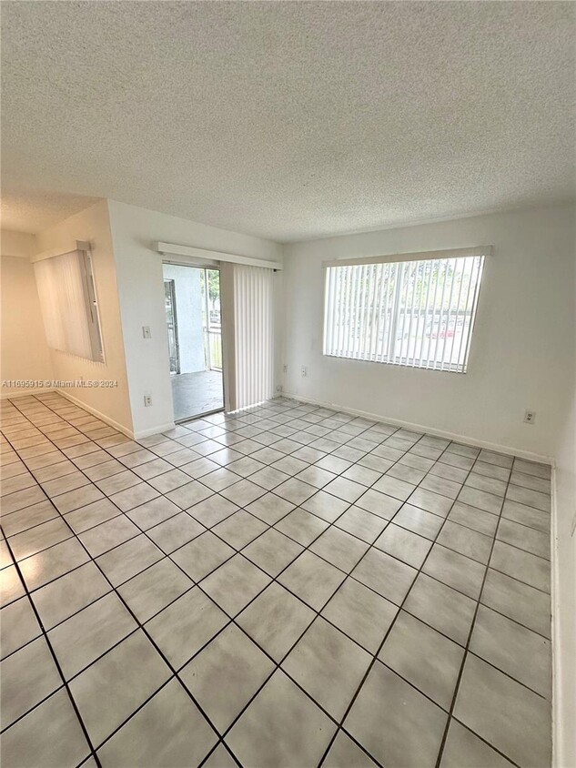 Foto principal - 8500 SW 212th St