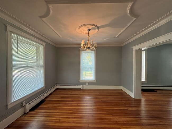 Building Photo - 325 Riverside Dr