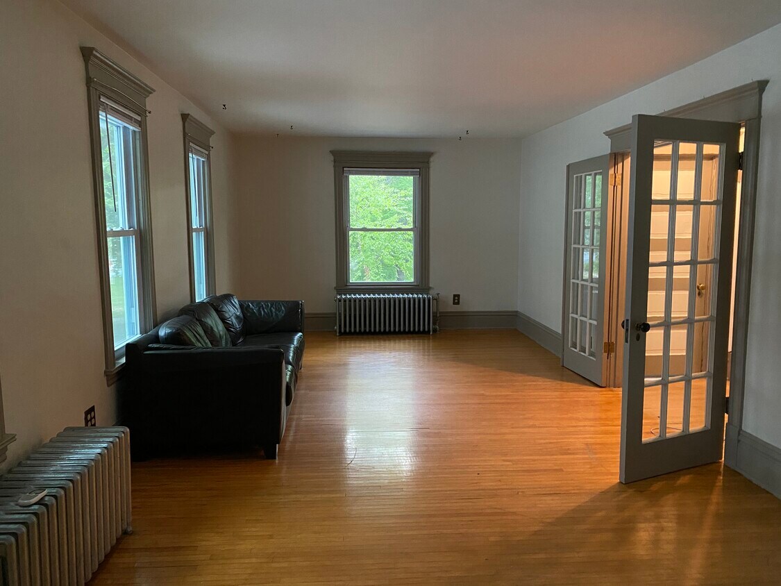 Dining/livingroom - 2226 N Dupont Ave N