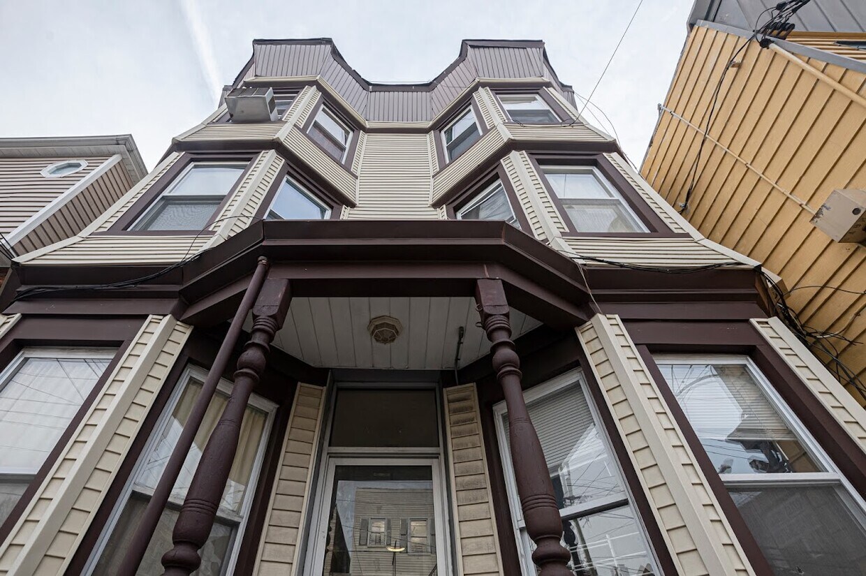 Foto principal - 633 61st St