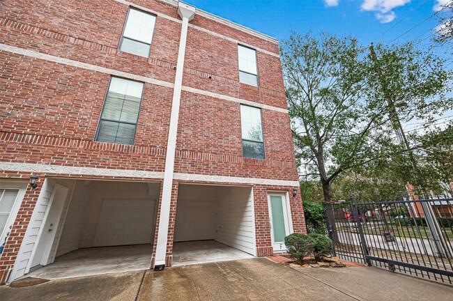 Building Photo - 118 McGowen St