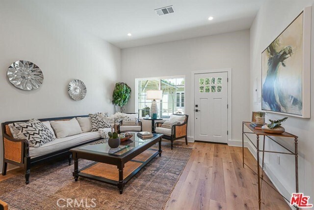 Foto del edificio - 22645 Burbank Blvd