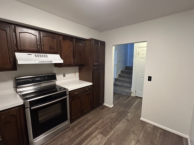 Building Photo - 2020 S Rouse Ave