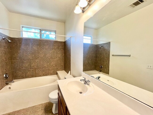 Building Photo - 2406 Allred Dr