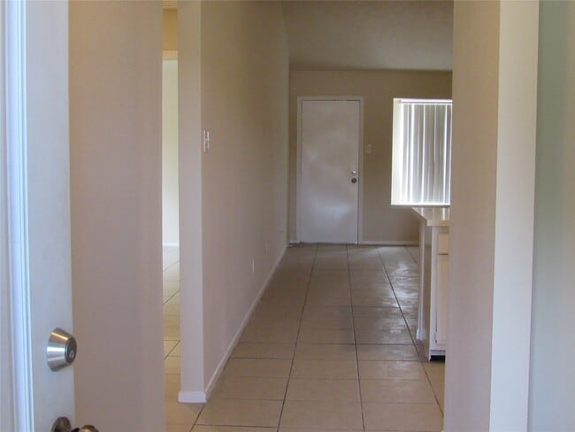 Building Photo - 7623 Silver Cloud Ln